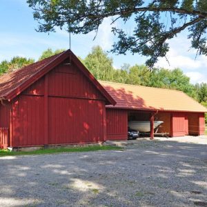 Garage med gäststuga