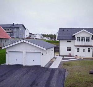 Hus med dubbelgarage