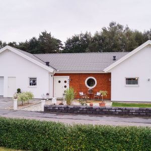 Hus med integrerat garage